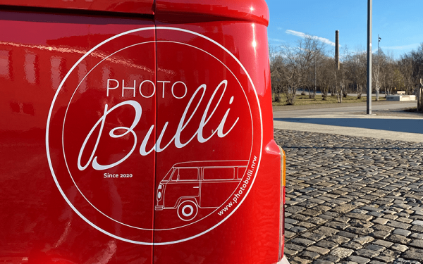 Heckpartie eines VW T2 mit Logo von photobulli.nrw